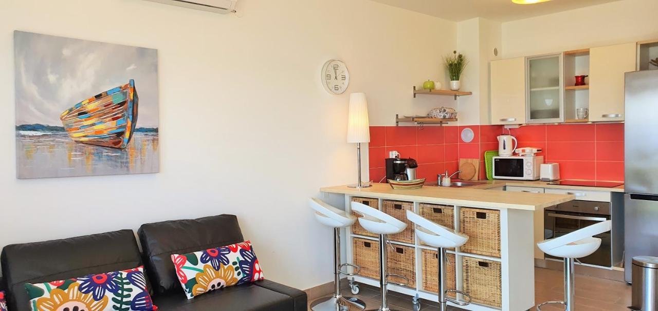 Apartments Nicolas - Beach & Sea 10M Away - Amazing Sea View! Rtina Bagian luar foto